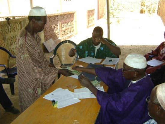 2012-02-01: Alpha Togo reçoit les fonds pour la banque de céréales