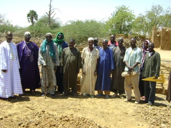 2012-03-12: visite du Comité aux villageois de Déguébomo