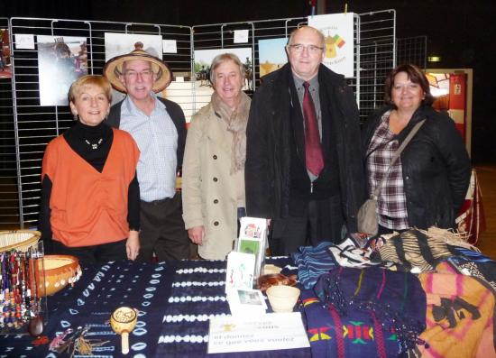 les élus visitent le stand du CQQ, marché de Noël dec. 2011