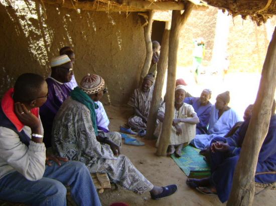 2012-03-12 : rencontre avec le chef de village de Déguébomo