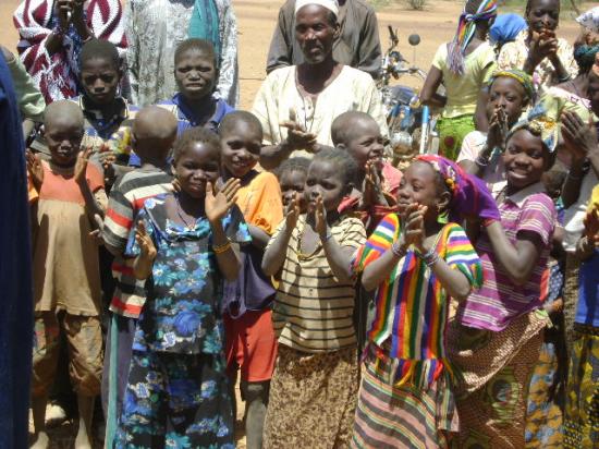 2012-03-12  : les enfants de l'école de Déguébomo
