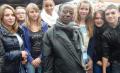 8-10 12 Djenéba dans la cour du Collège
