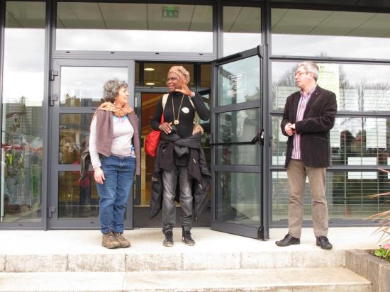 9 mars 2013, l'accueil de Marche en Corps  devant la Mairie