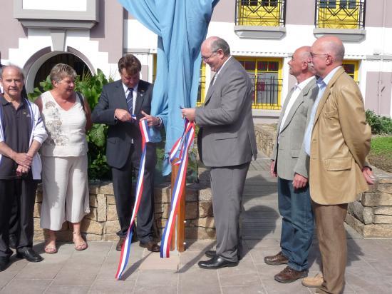 Inauguration de l'Arbre des Jumelage, 24 juin 2011,en présence des trois jumelages et des maires